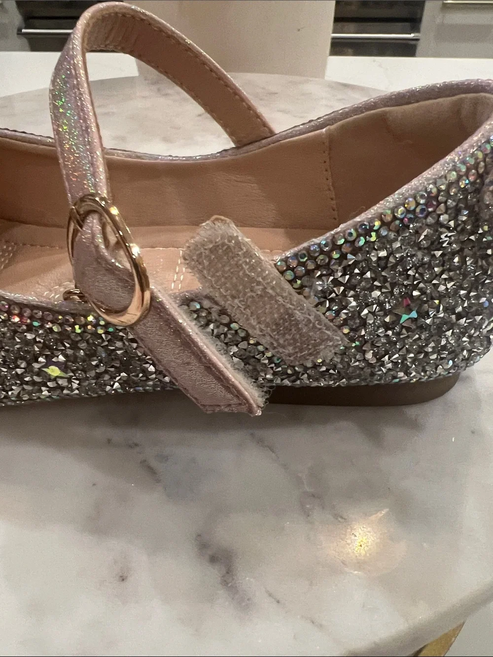 Doe a Dear Girls' Silver Glitter Mary Jane Shoes with Pink strap. Size 1.5/33